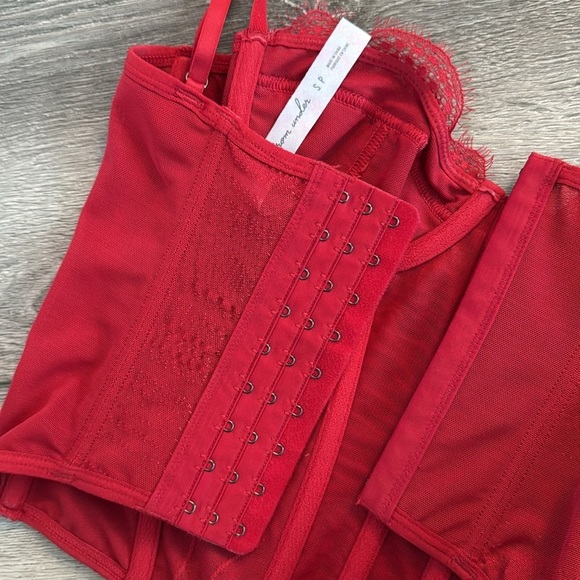 Out From Under Modern Love Corset small red - Picture 3 of 5